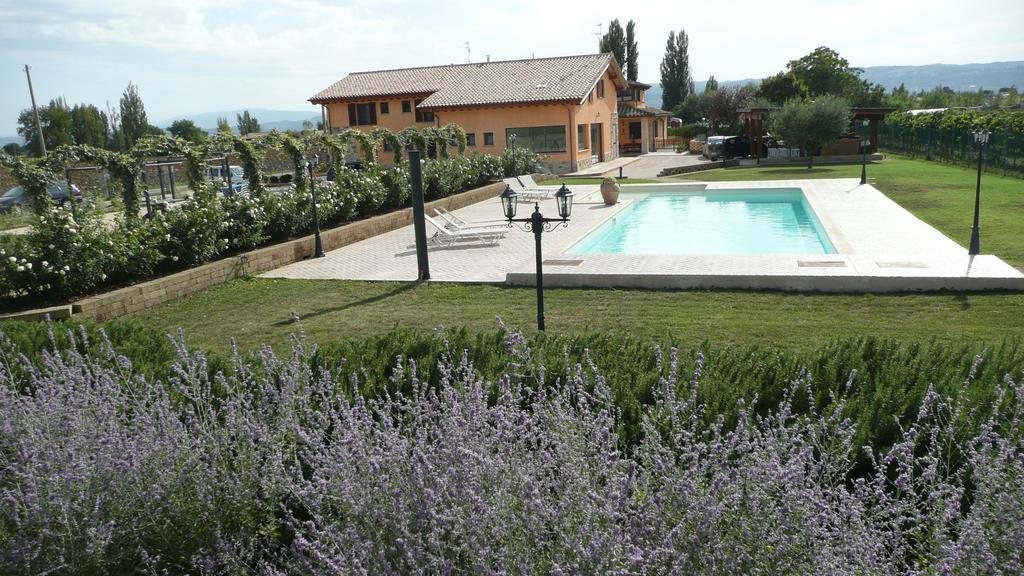 Villa Il Fienile Di Asís Exterior foto